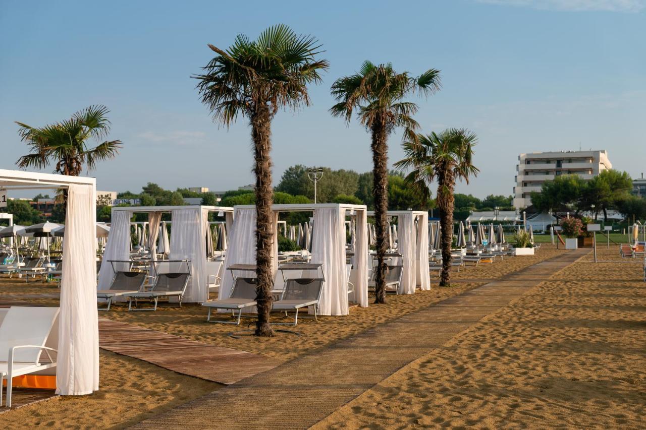 Savoy Beach Hotel & Thermal Spa Bibione Eksteriør billede Beach in Rimini