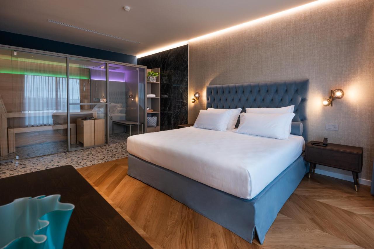 Savoy Beach Hotel & Thermal Spa Bibione Eksteriør billede Deluxe room