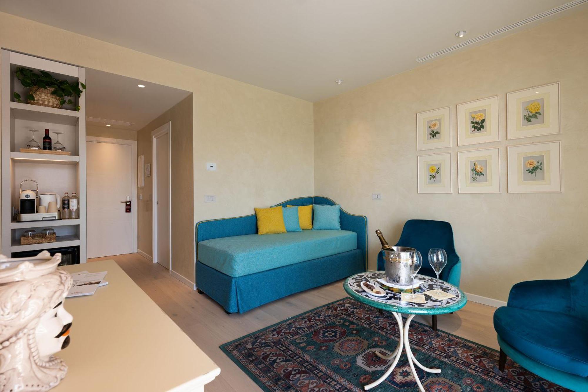 Savoy Beach Hotel & Thermal Spa Bibione Eksteriør billede A living room in a typical apartment
