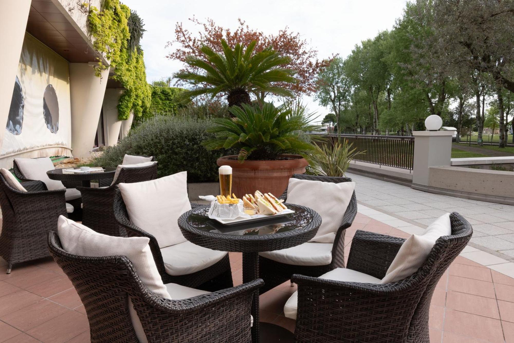 Savoy Beach Hotel & Thermal Spa Bibione Eksteriør billede The Terrace