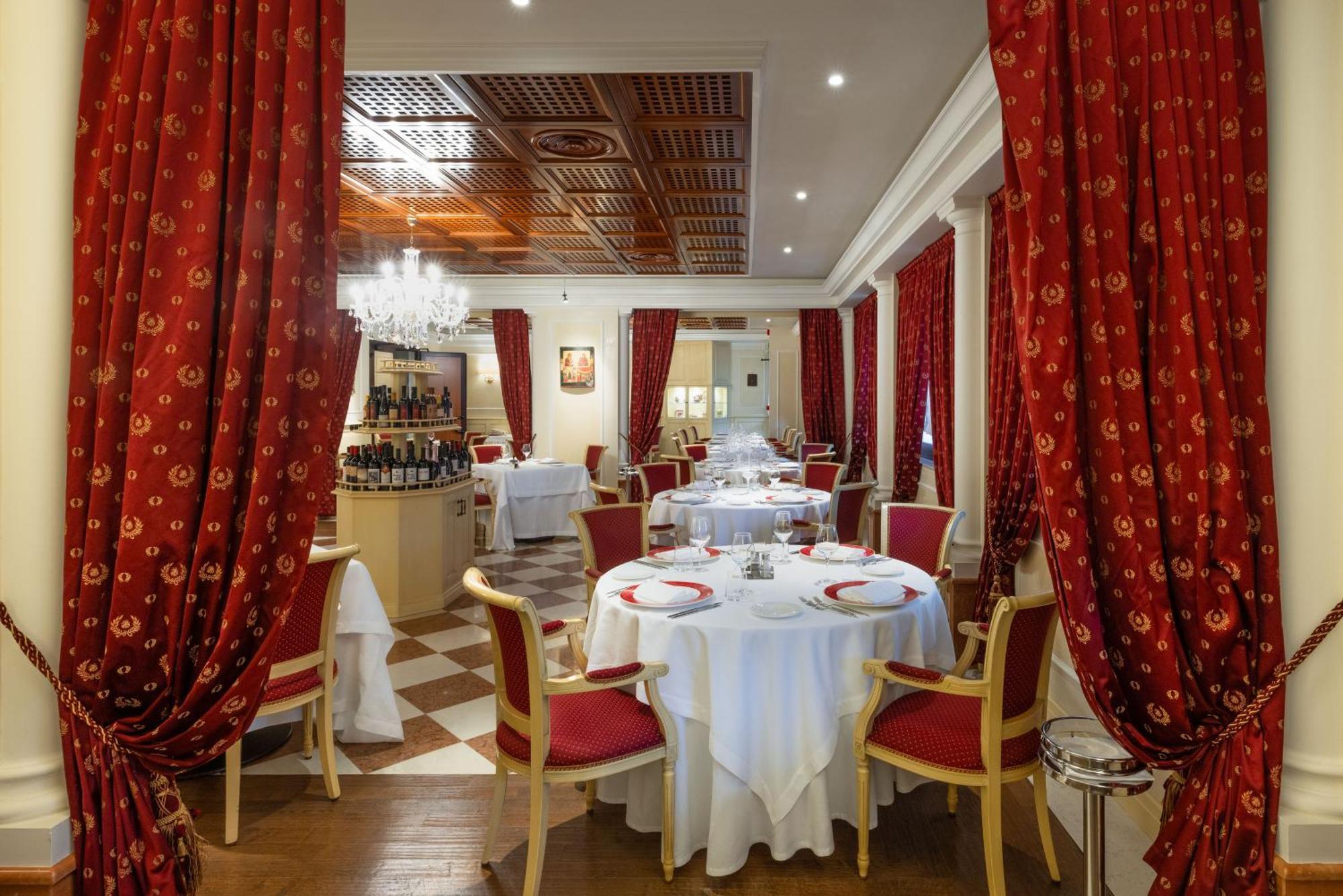 Savoy Beach Hotel & Thermal Spa Bibione Eksteriør billede Restaurant in the hotel