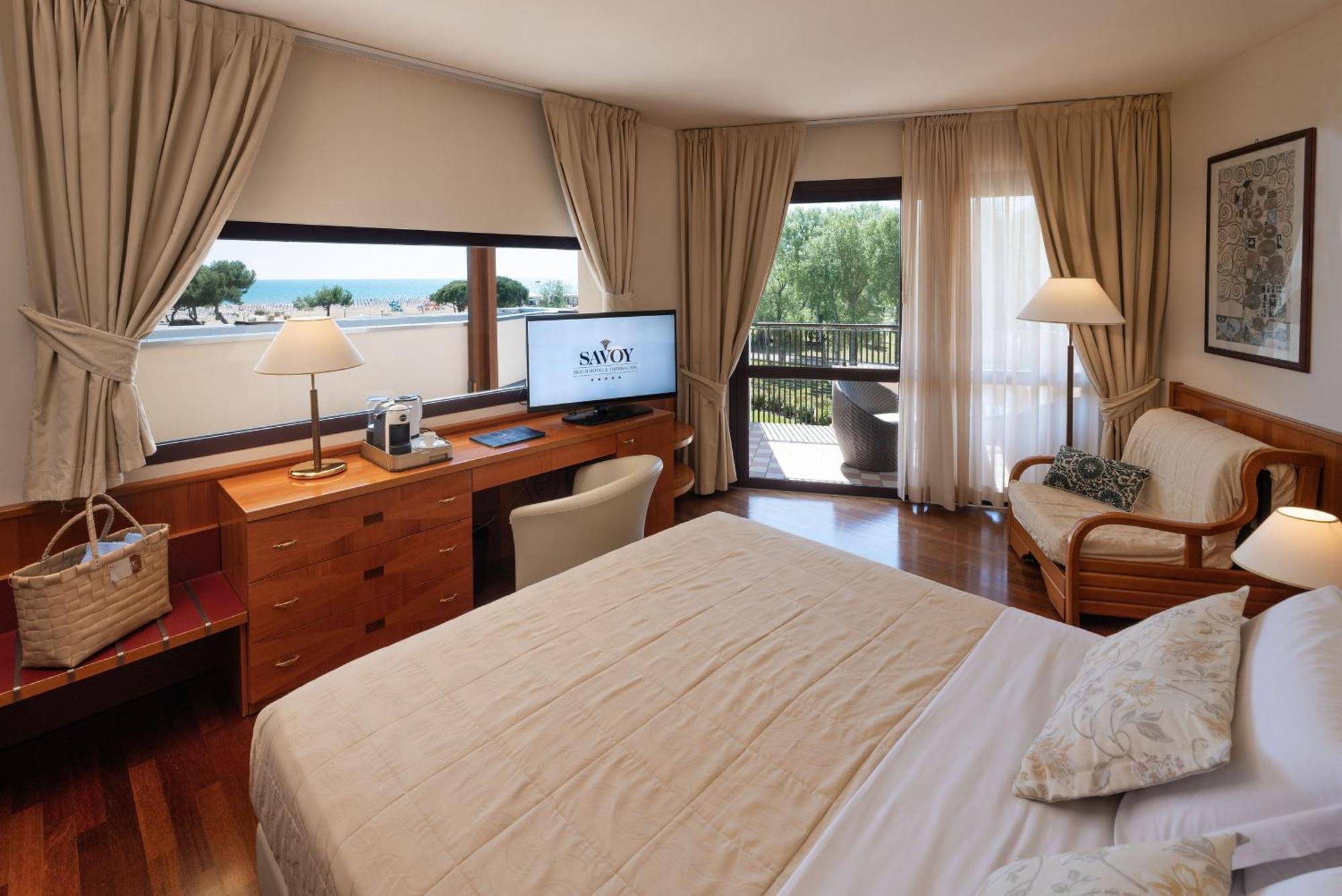 Savoy Beach Hotel & Thermal Spa Bibione Eksteriør billede A room at the hotel