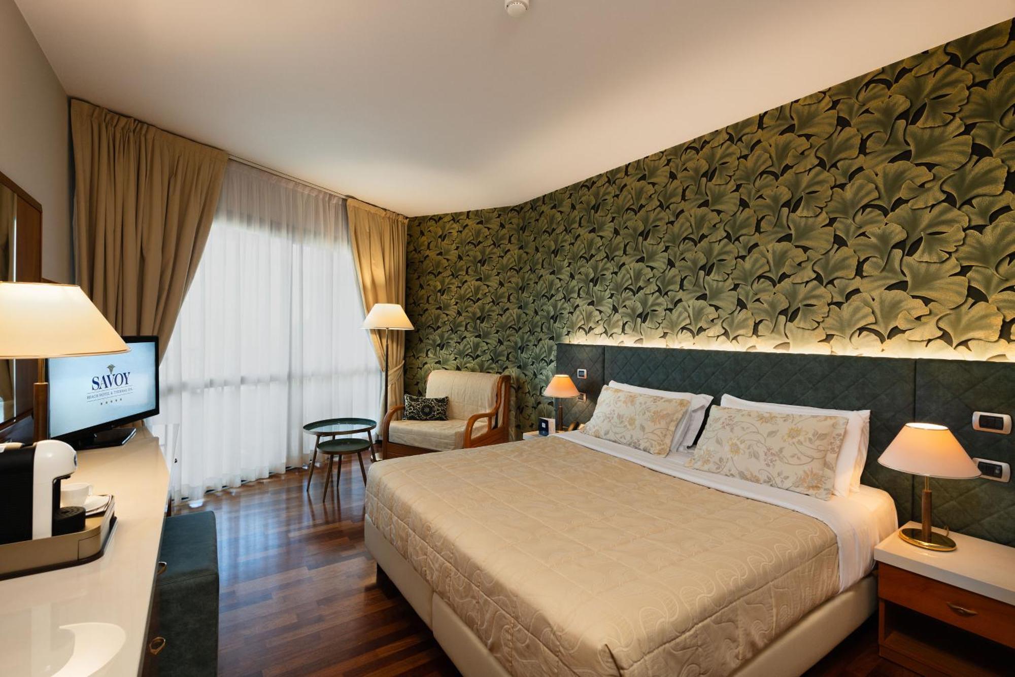 Savoy Beach Hotel & Thermal Spa Bibione Eksteriør billede A room at the hotel