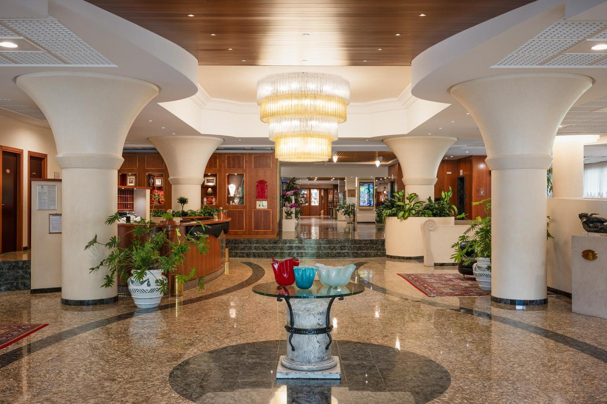 Savoy Beach Hotel & Thermal Spa Bibione Eksteriør billede Lobby