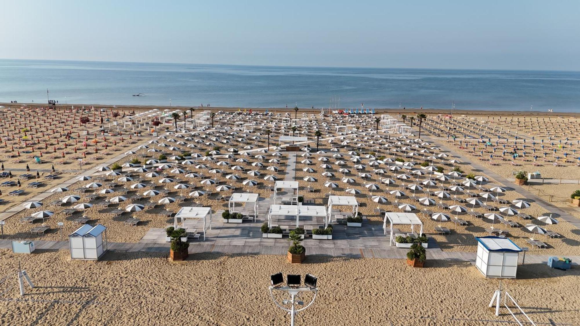 Savoy Beach Hotel & Thermal Spa Bibione Eksteriør billede The beach of El Toro