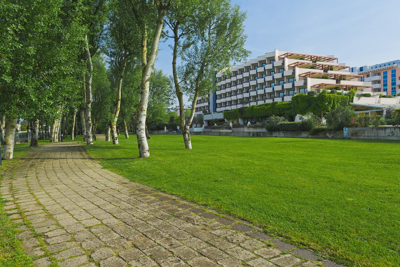 Savoy Beach Hotel & Thermal Spa Bibione Eksteriør billede The campus